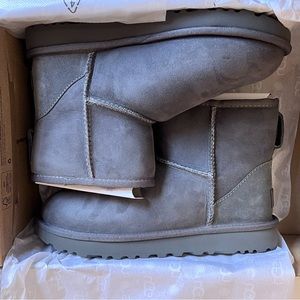 SIZE 6 GREY CLASSIC MINI SHORT UGG BOOTS NWT